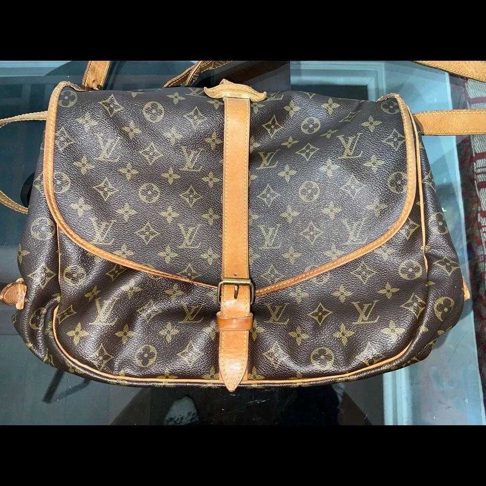 Authentic Beautiful Louis Vuitton Saumur 35 Shoulder Bag. - Picture 1 of 16